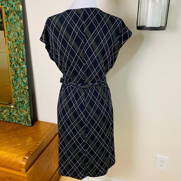 Ann Taylor Size 10 Stretch V-Neck Wrap Dress Black Geometric Print Career Office - Picture 3 of 9